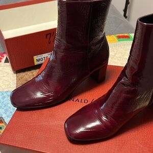 DONALD/PLINER crinkle patent booties size 71/2 plum color like new